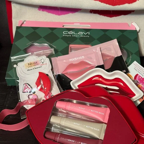 Lancôme Tote Bag with Lip Print and goodies - Picture 3 of 6